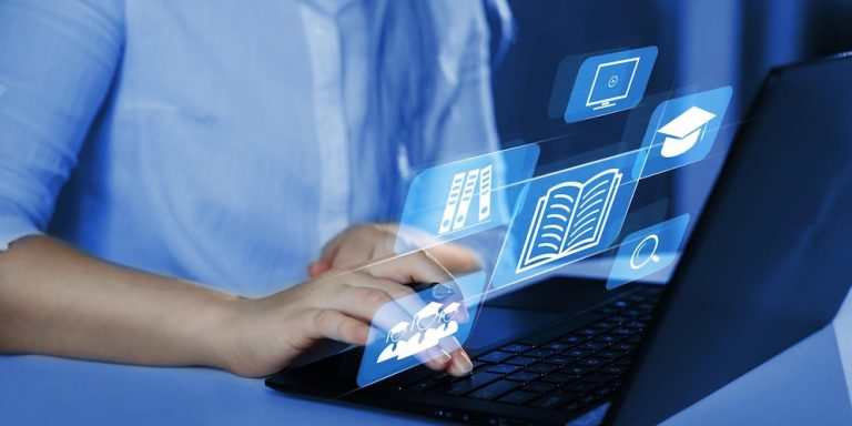 educacao-de-e-learning-e-aulas-pela-internet_117255-2094